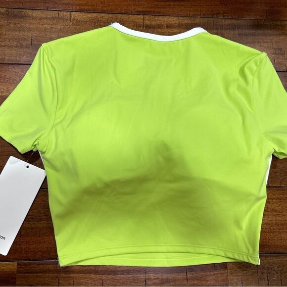 New Tight-Fit Cropped
Shelf-Bra Tee - Picture 2 of 2